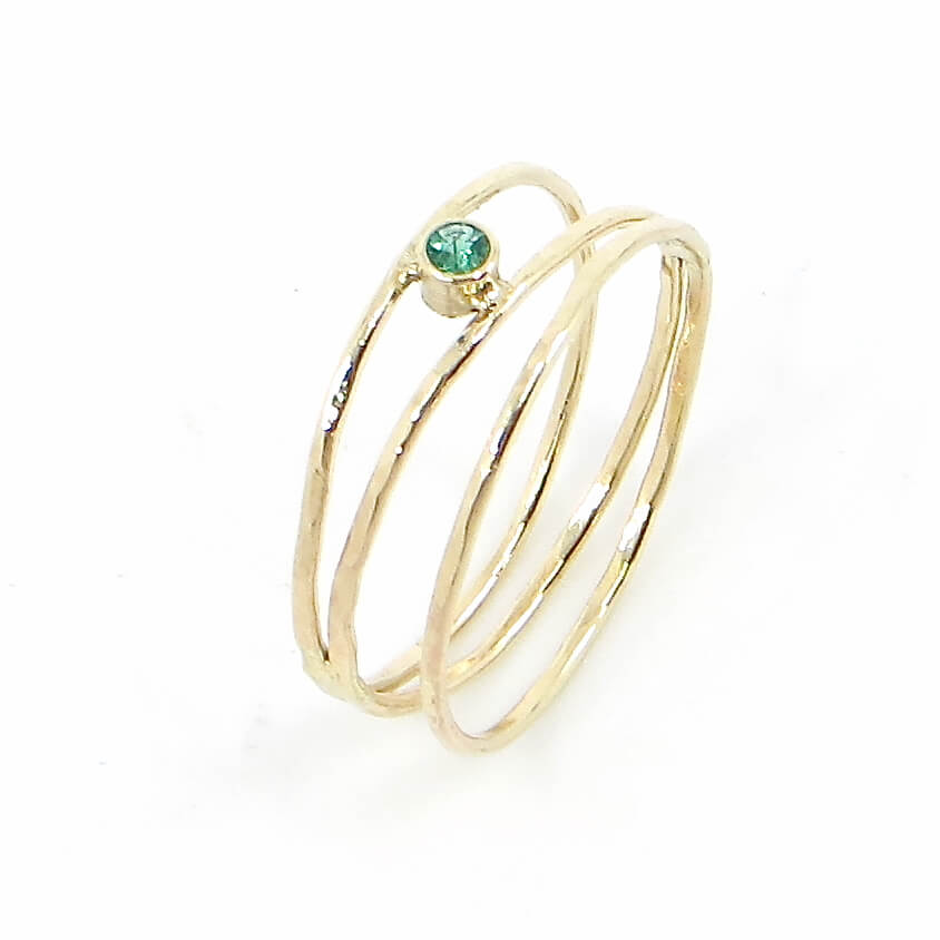 Hammered 3-band  14k gold ring with a tube-set emerald. Twinkle ring. US size 6.5