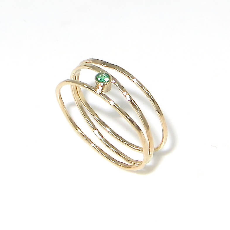 Hammered 3-band  14k gold ring with a tube-set emerald. Twinkle ring. US size 6.5