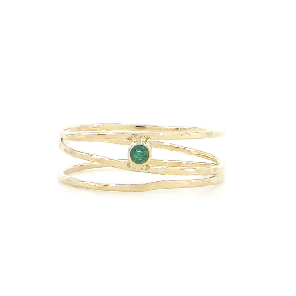 Hammered 3-band  14k gold ring with a tube-set emerald. Twinkle ring. US size 6.5